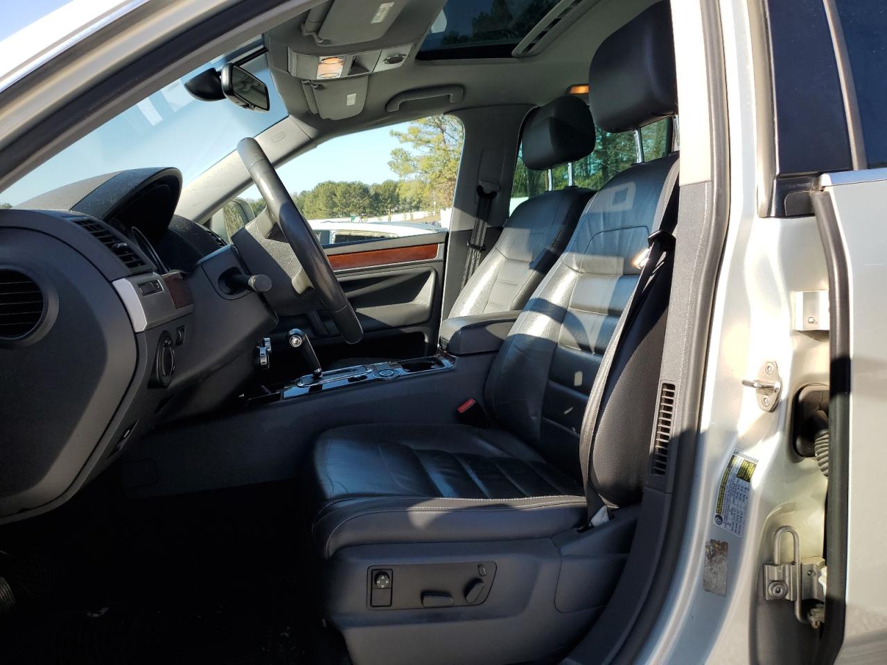2008 Volkswagen Touareg - Image 7