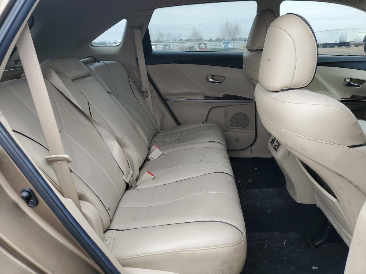 2010 Toyota Venza - Image 10