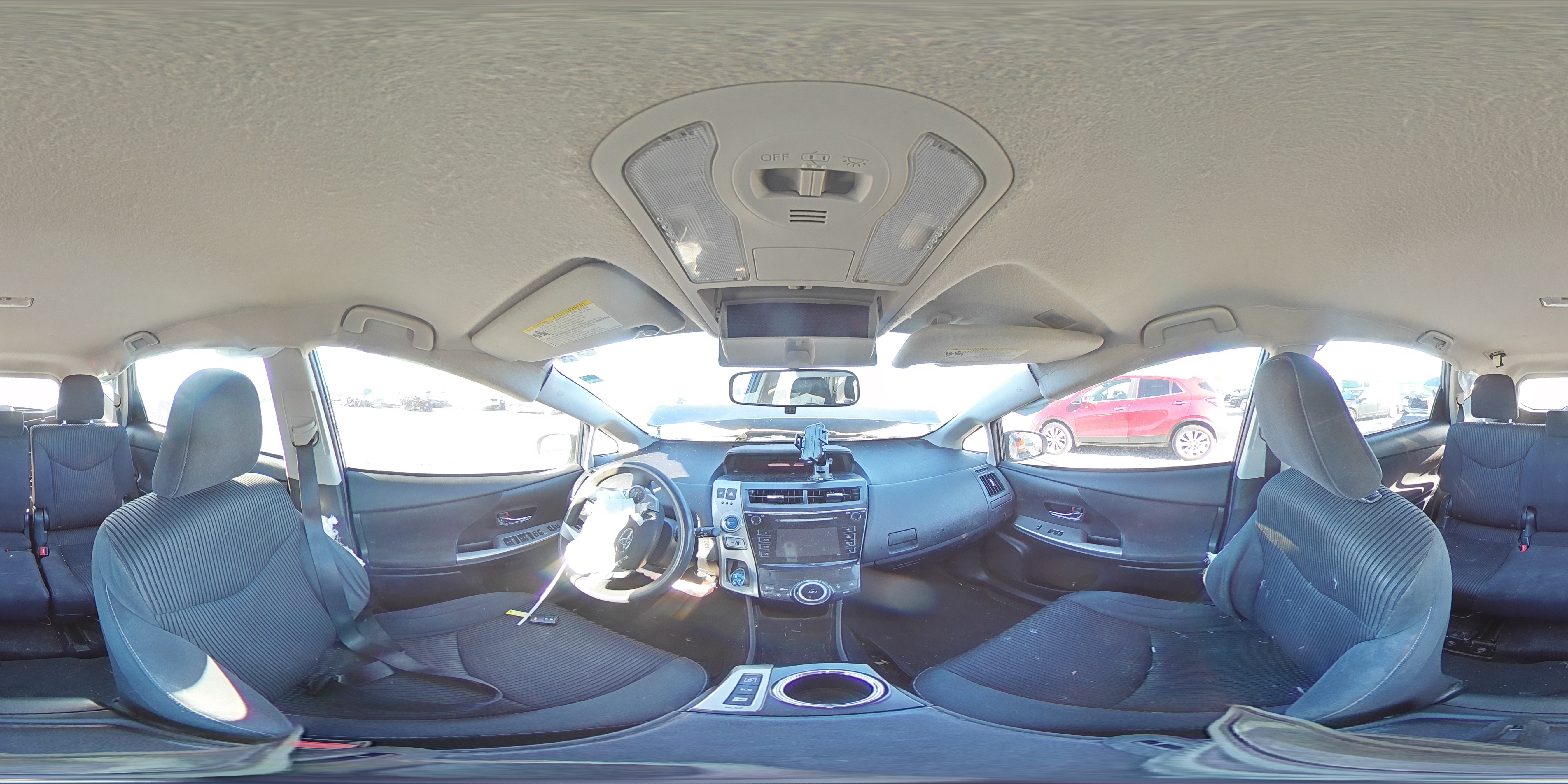 2015 Toyota Prius - Image 13