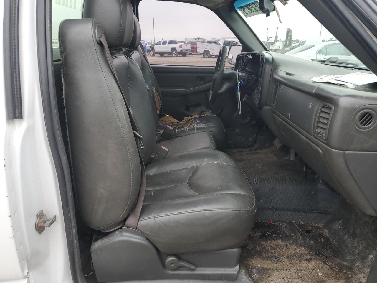 2005 Chevrolet Silverado - Image 10