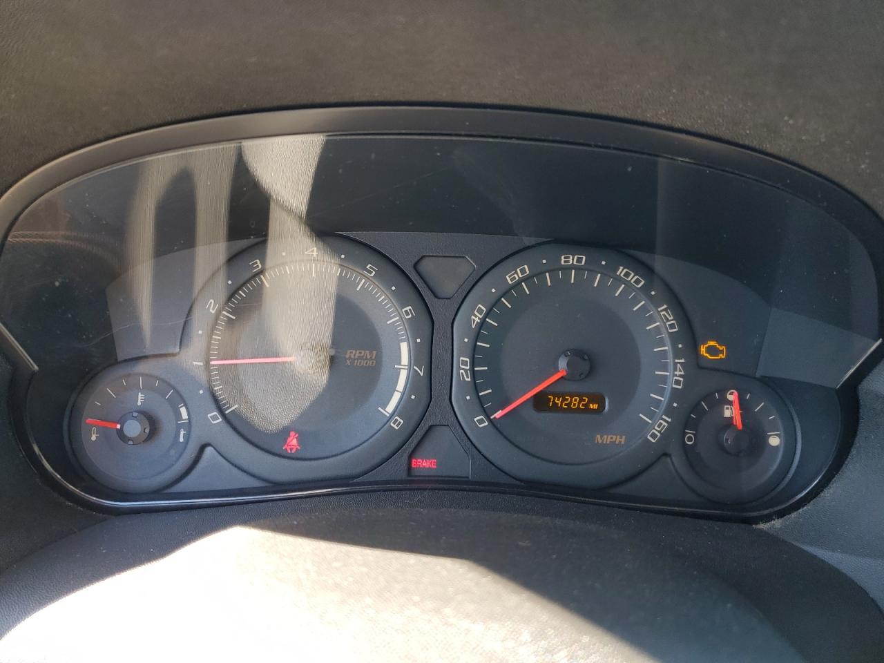 2004 Cadillac SRX - Image 9
