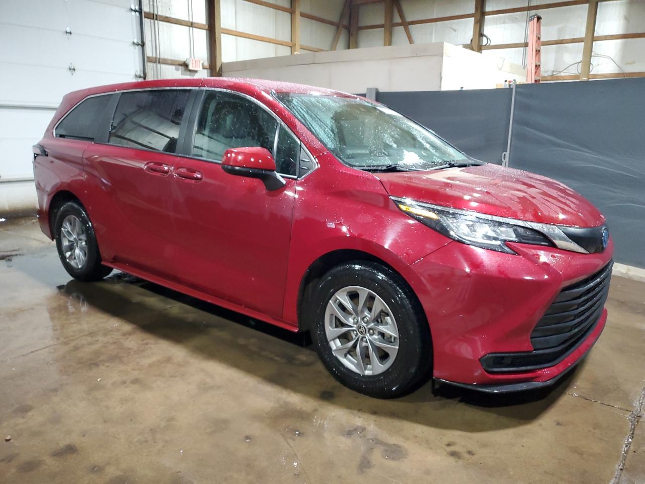 2022 Toyota Sienna - Image 4