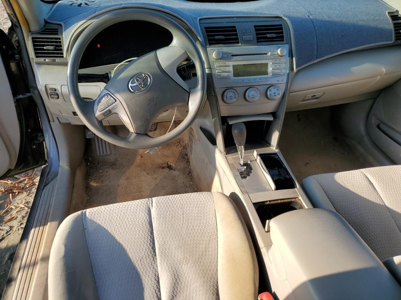 2010 Toyota Camry - Image 8