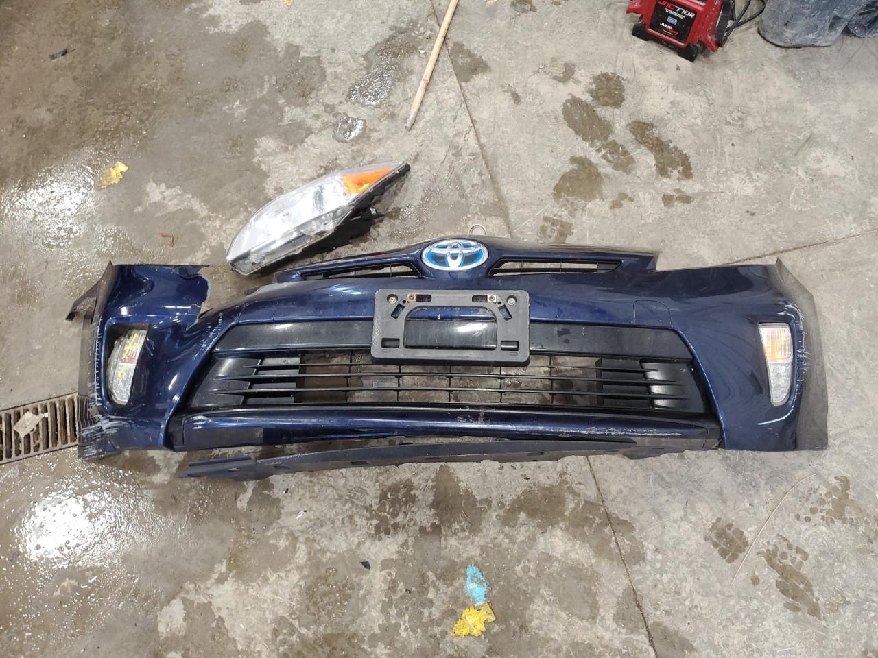 2013 Toyota Prius - Image 12