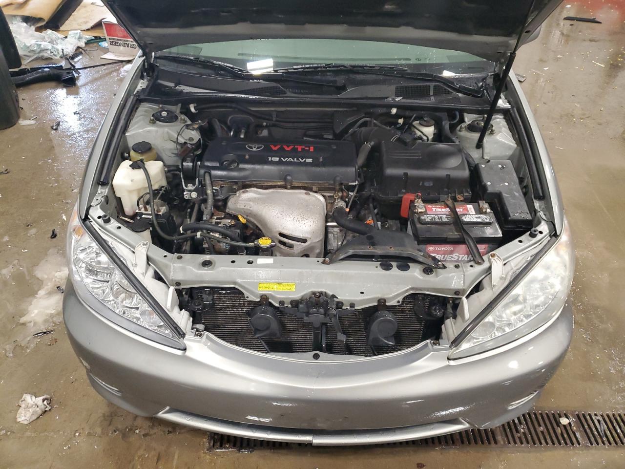 2005 Toyota Camry - Image 11