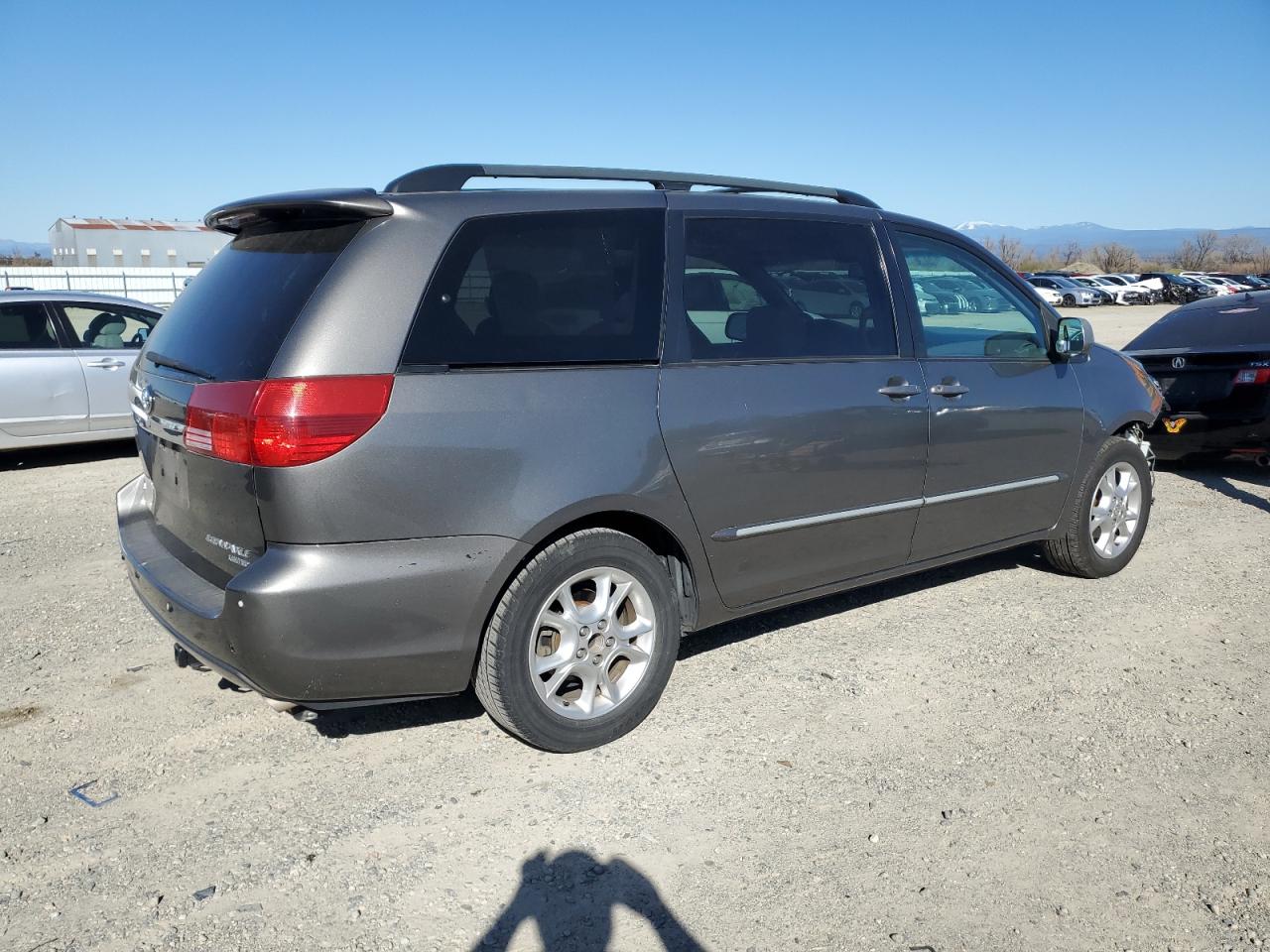 2004 Toyota Sienna - Image 3
