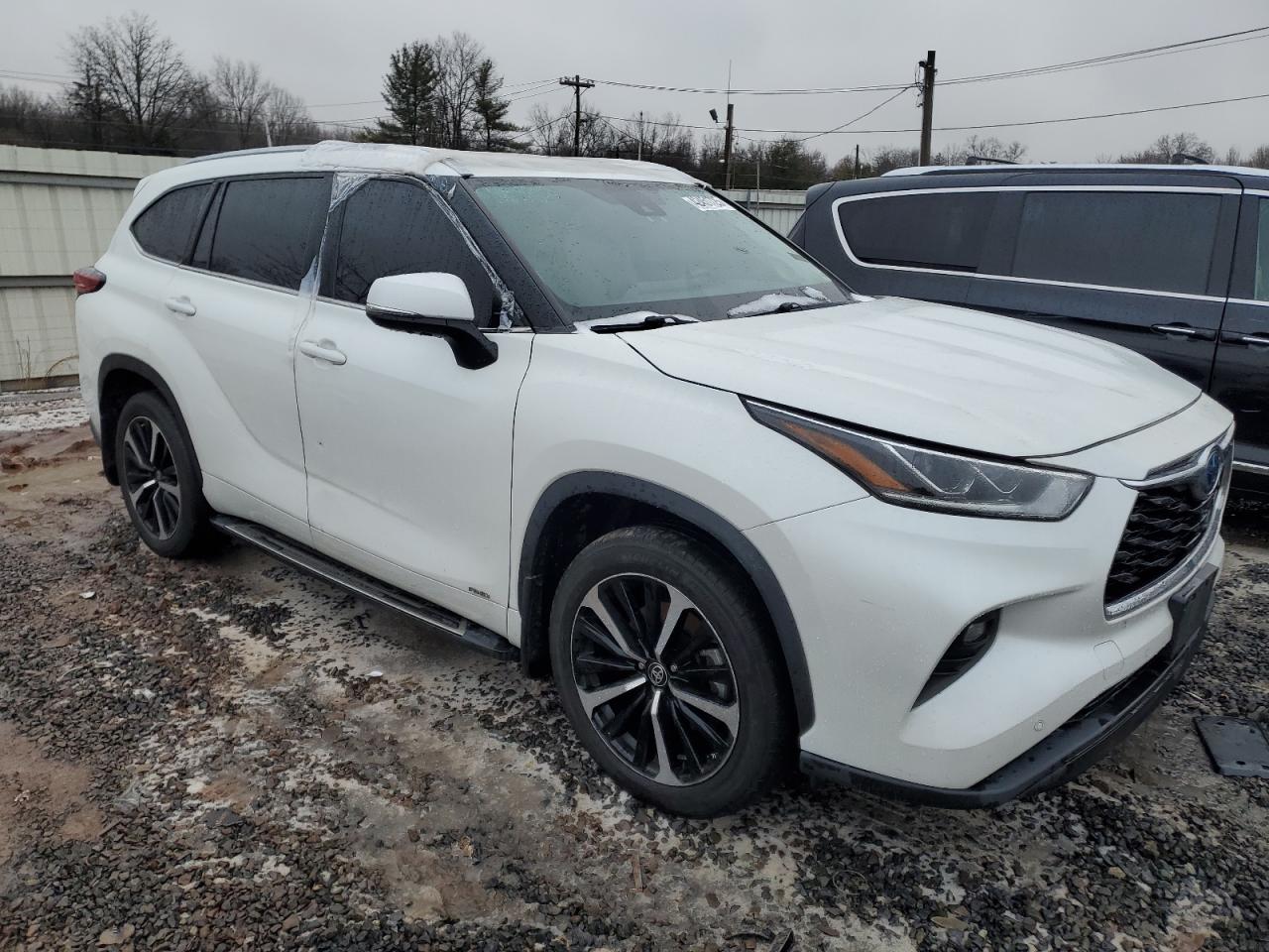 2022 Toyota Highlander - Image 4