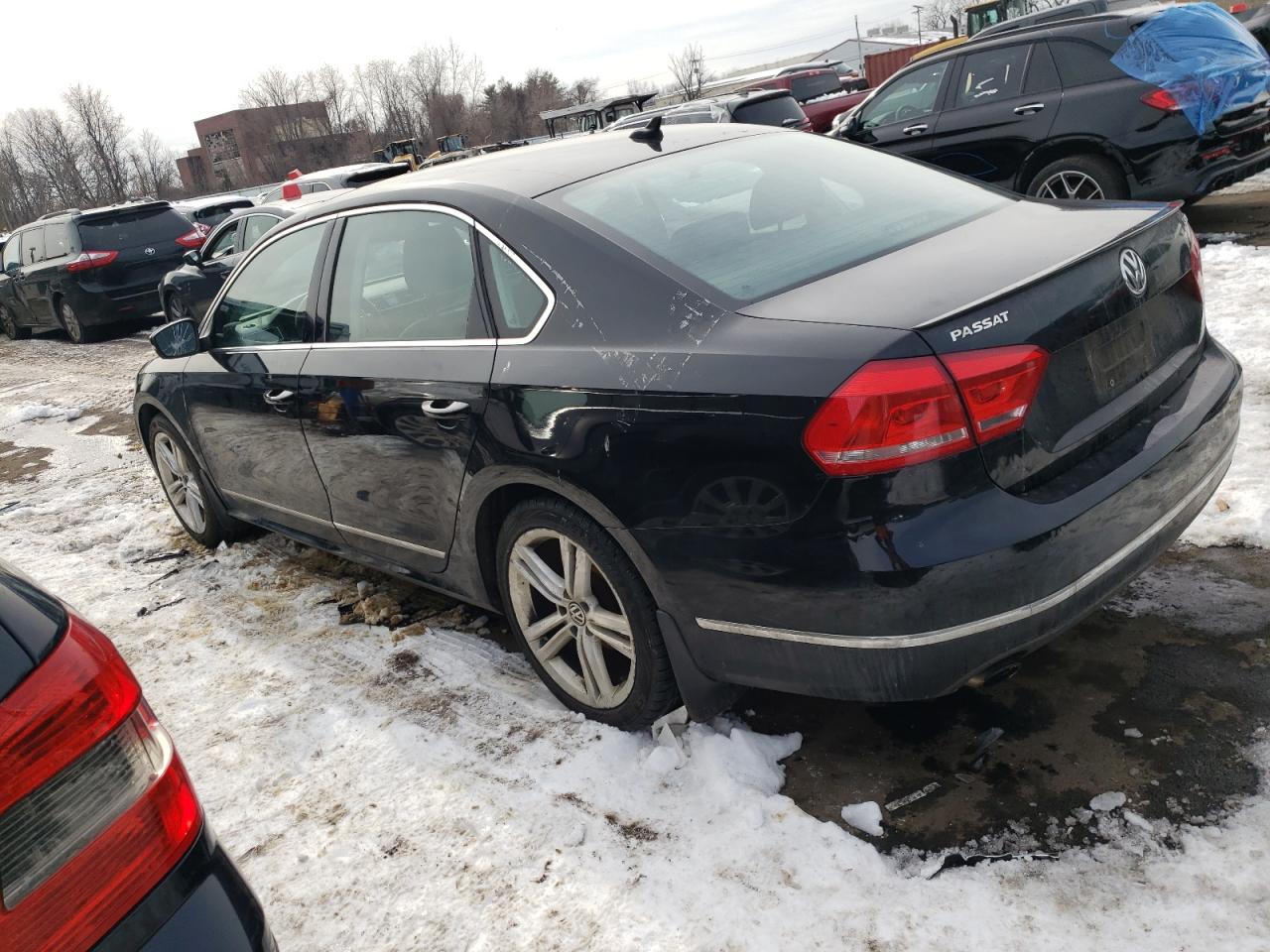 2015 Volkswagen Passat - Image 2