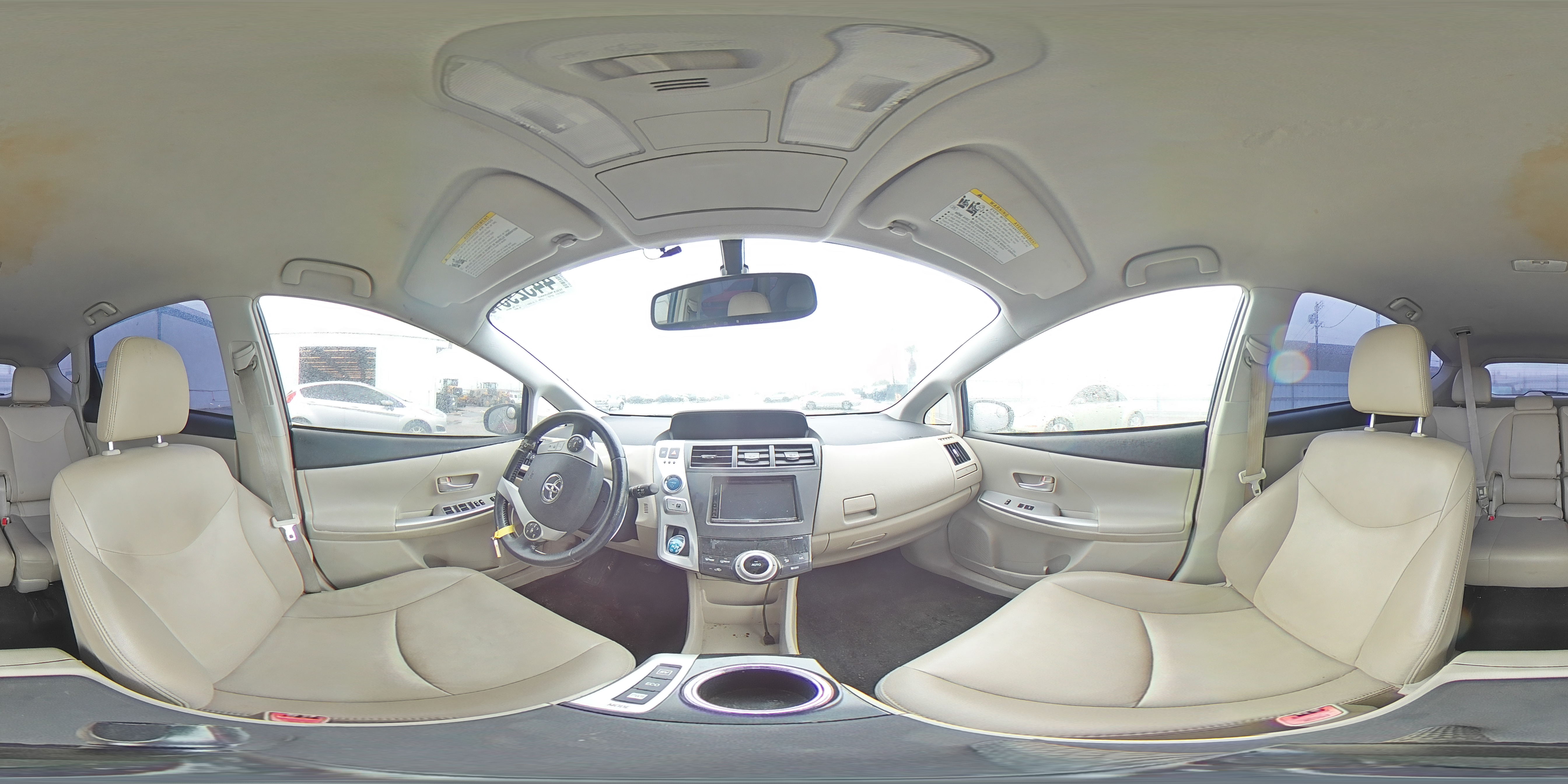 2014 Toyota Prius - Image 13