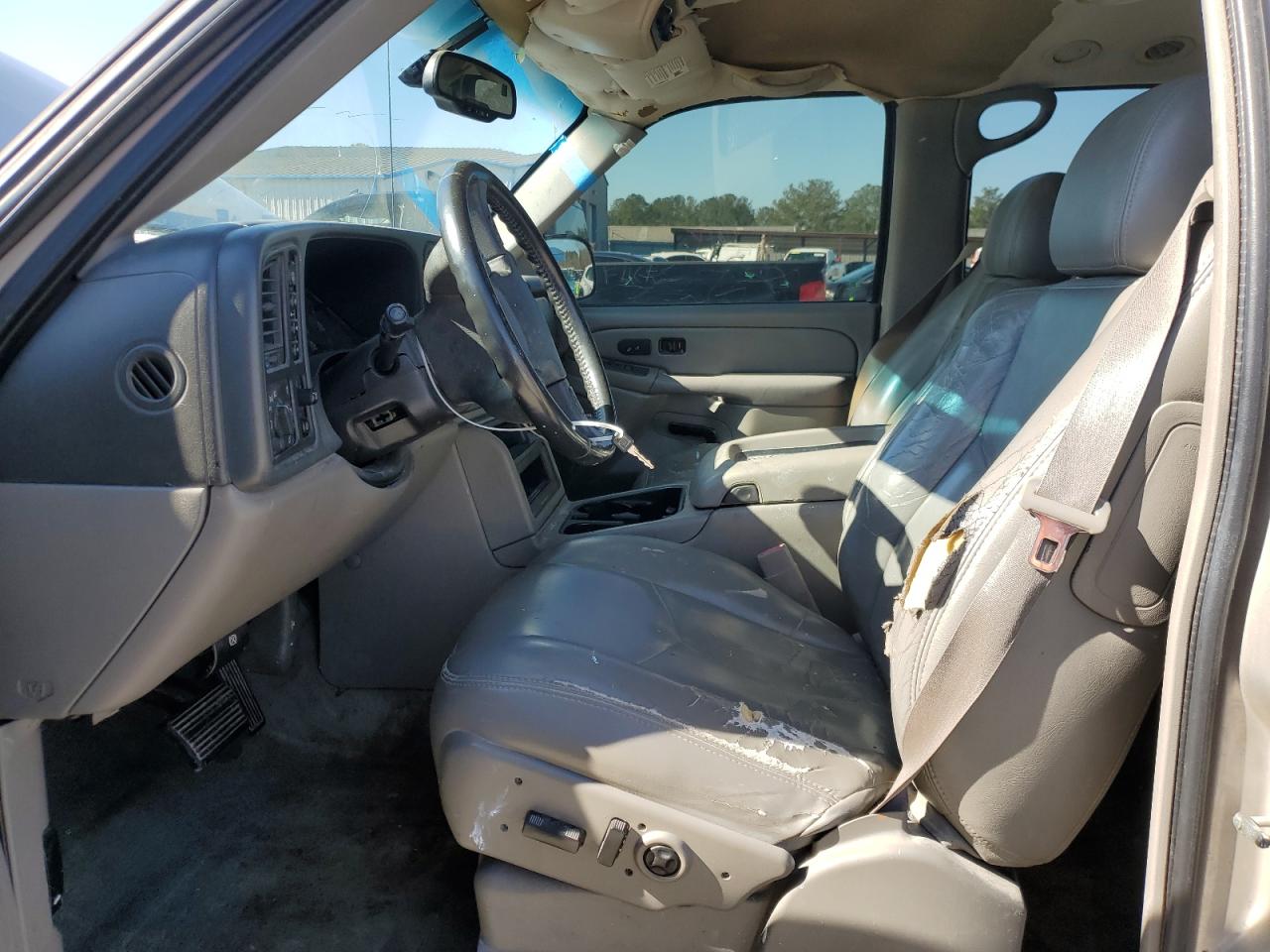 2005 Chevrolet Suburban - Image 7