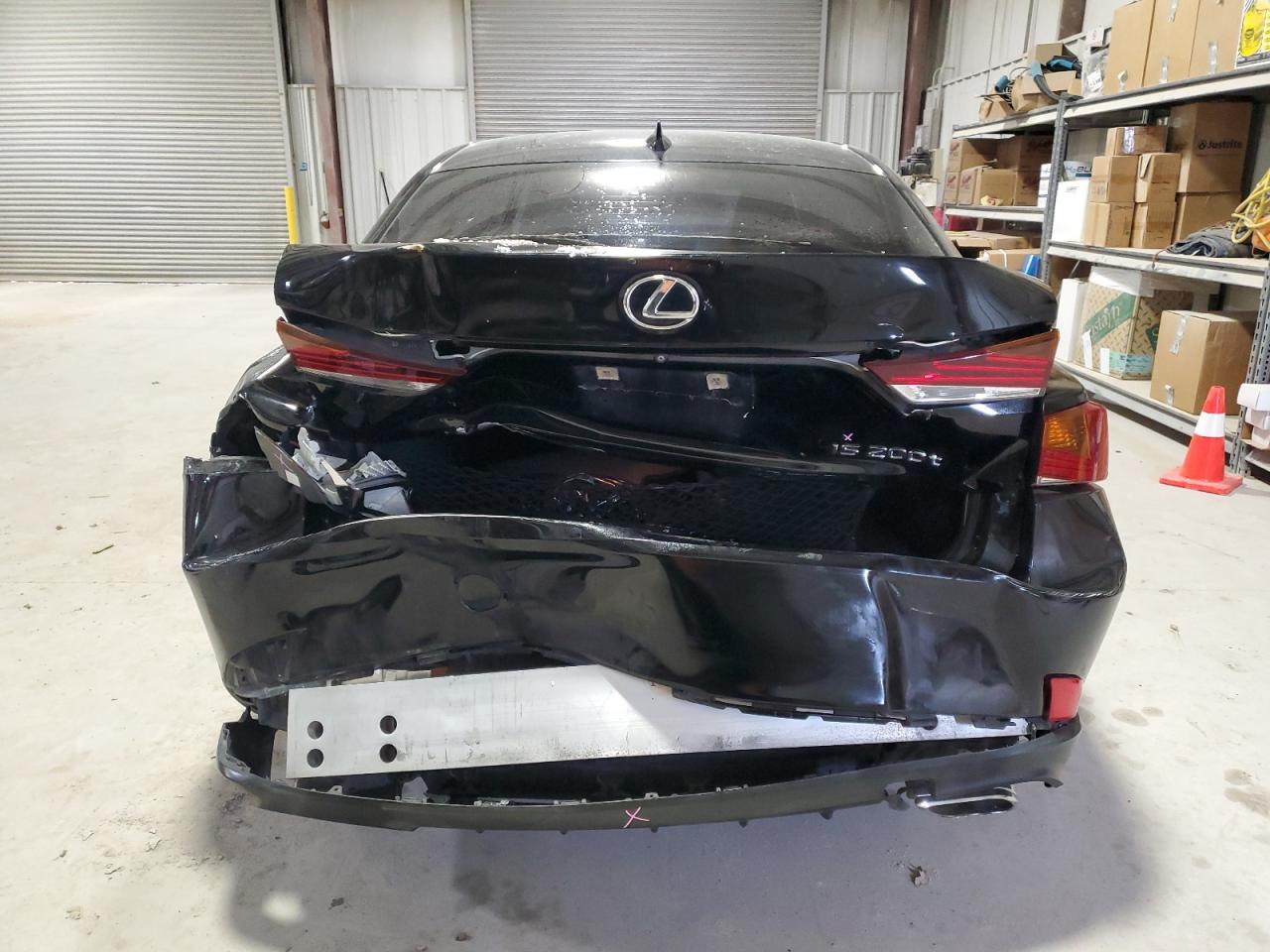 2017 Lexus IS - Image 6