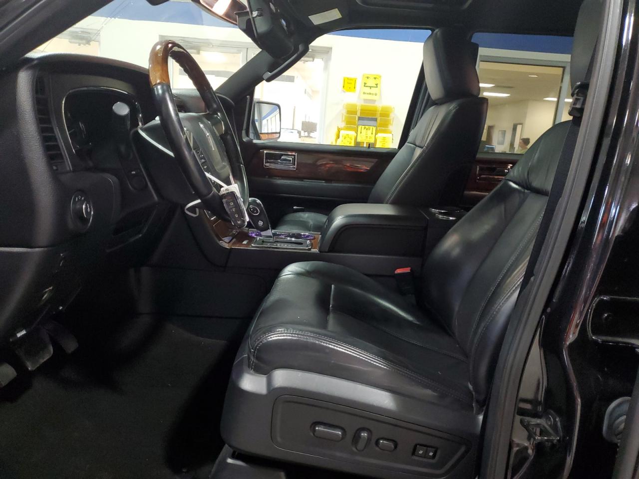 2015 Lincoln Navigator - Image 7