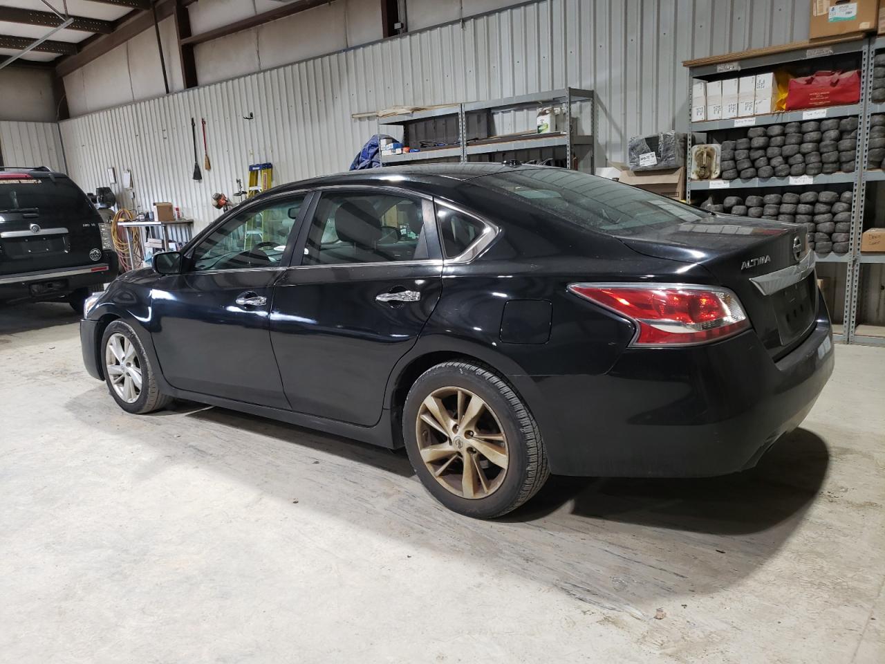2015 Nissan Altima - Image 2