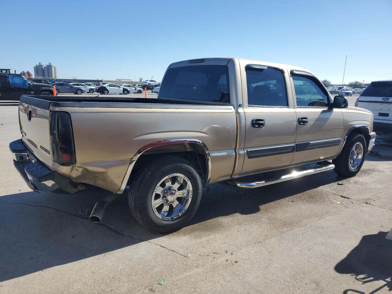 2005 Chevrolet Silverado - Image 3