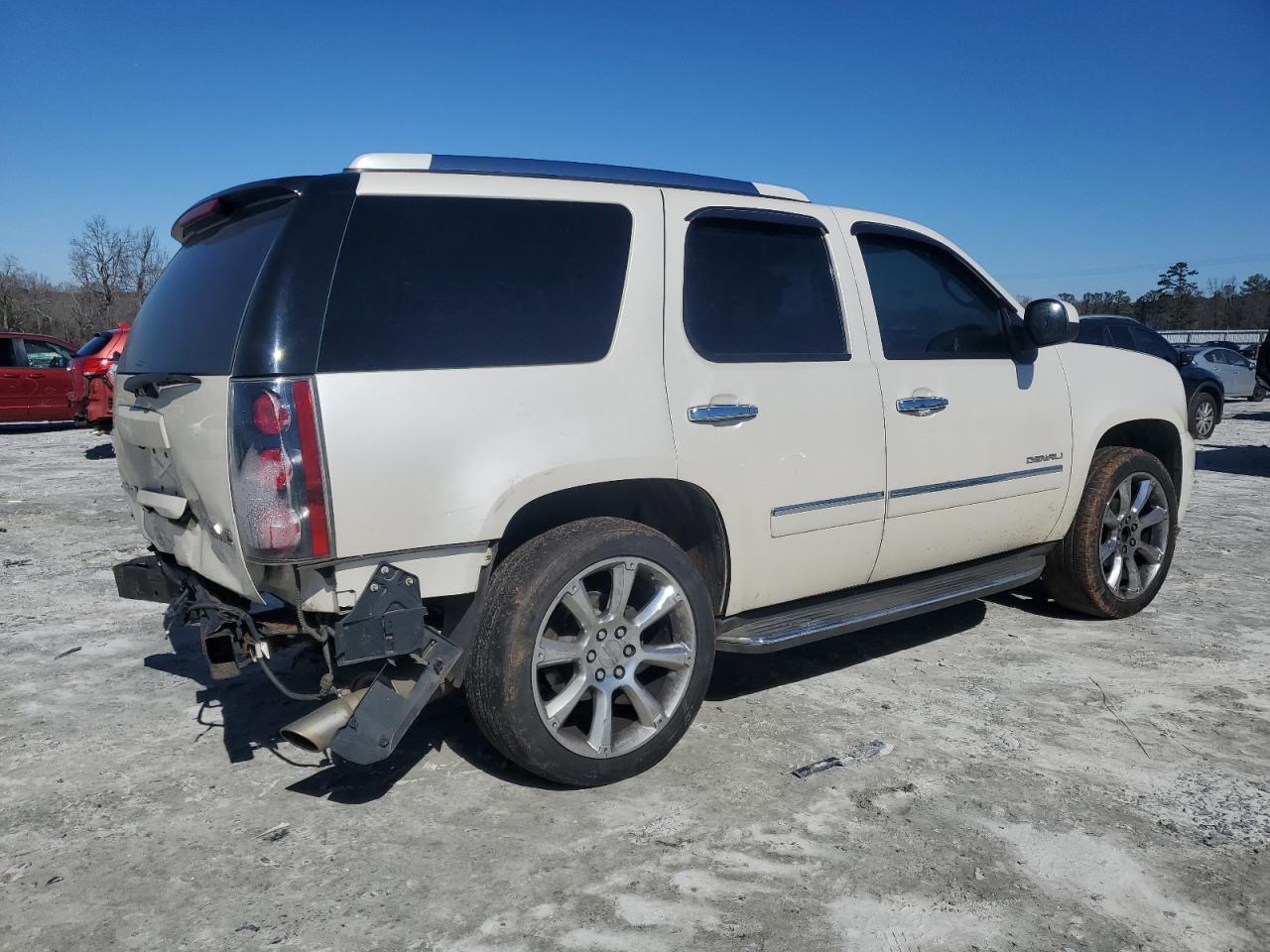 2014 GMC Yukon - Image 3