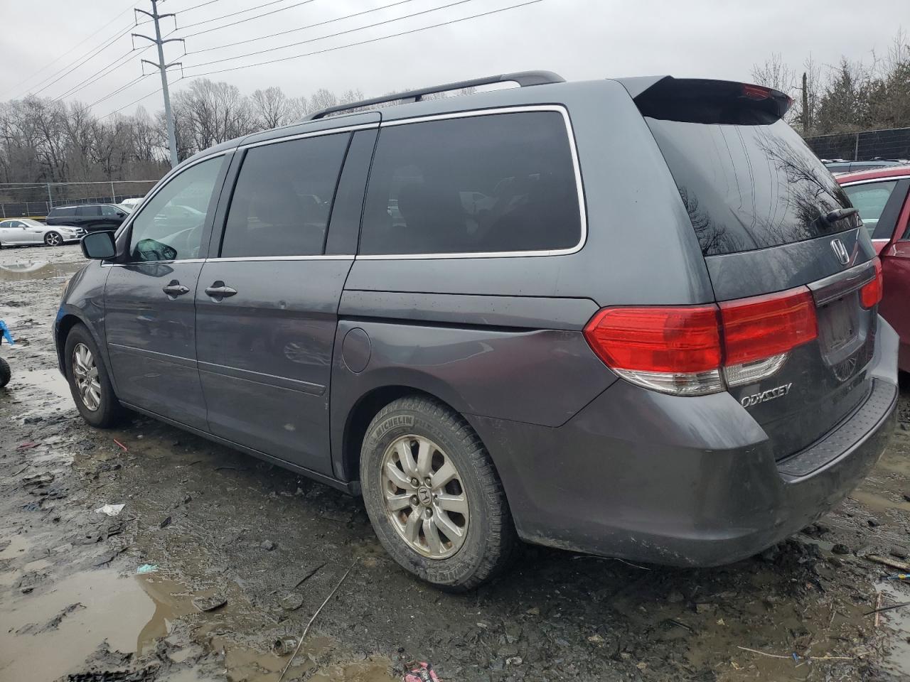 2010 Honda Odyssey - Image 2