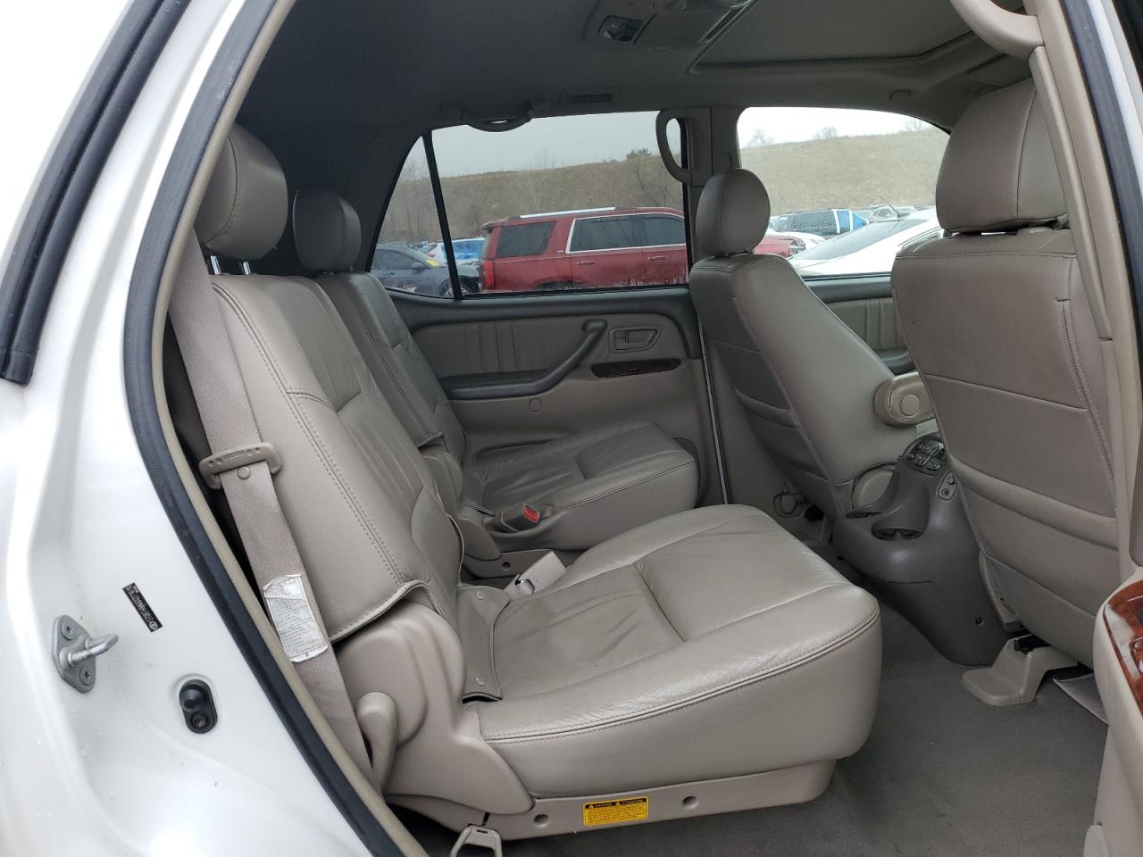 2006 Toyota Sequoia - Image 11