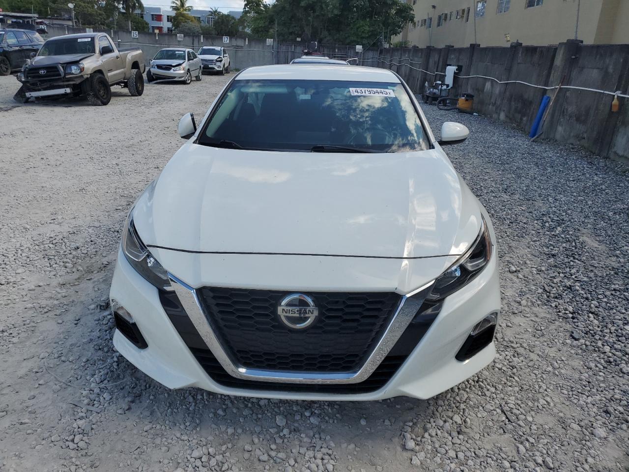 2019 Nissan Altima - Image 5
