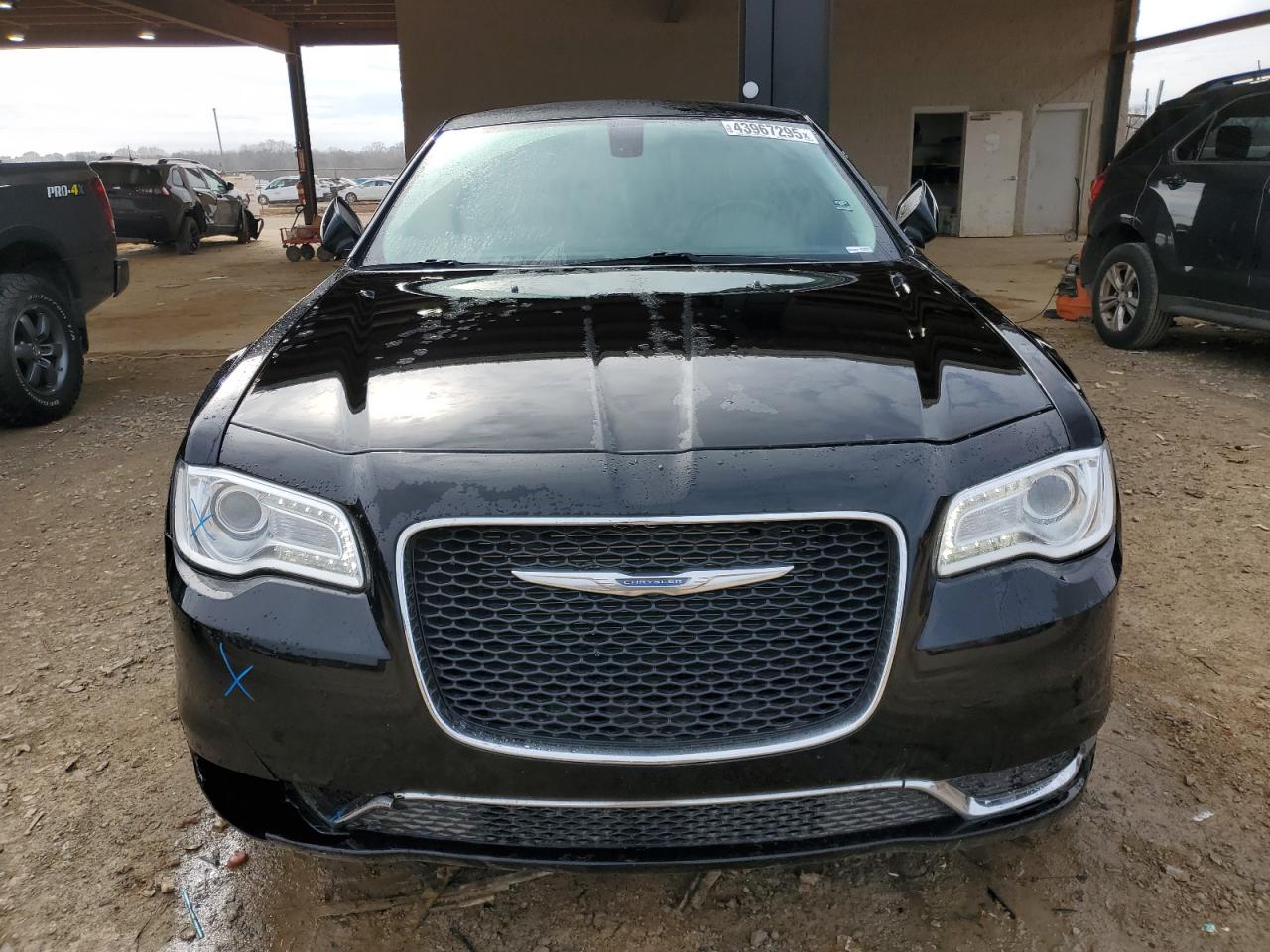 2017 Chrysler 300 - Image 5