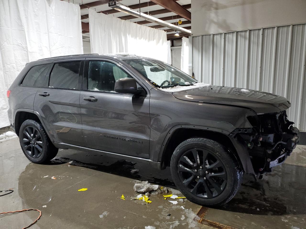 2017 Jeep Grand Cherokee - Image 4
