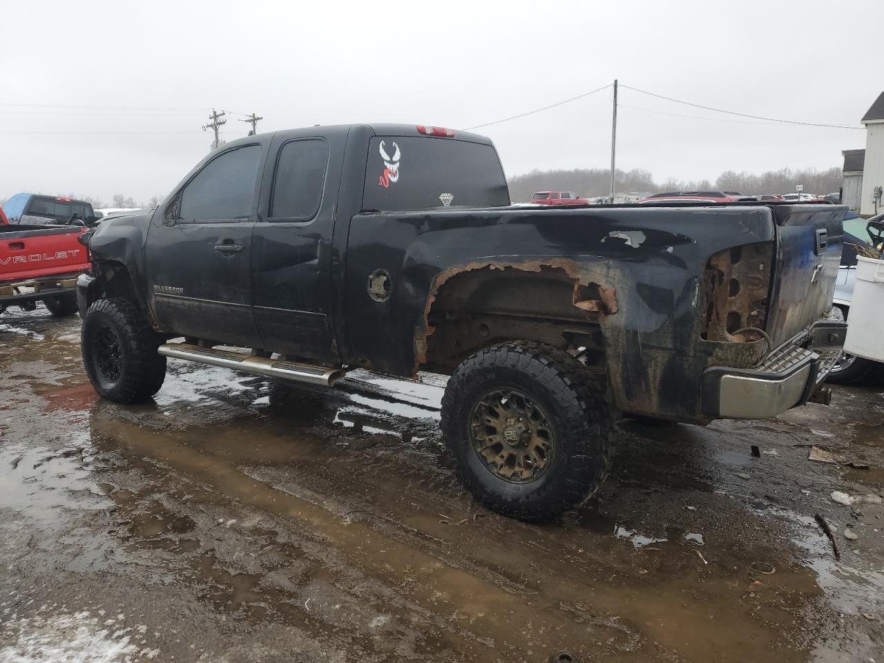 2009 Chevrolet Silverado - Image 2