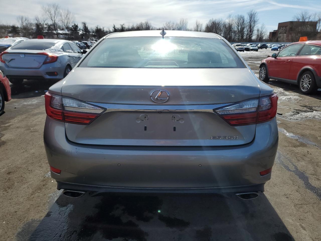 2017 Lexus ES - Image 6