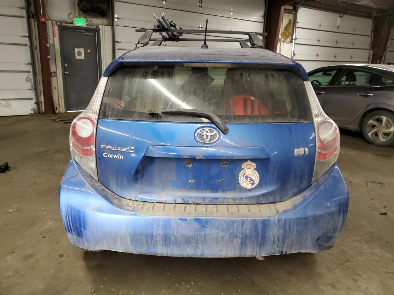2013 Toyota Prius - Image 6