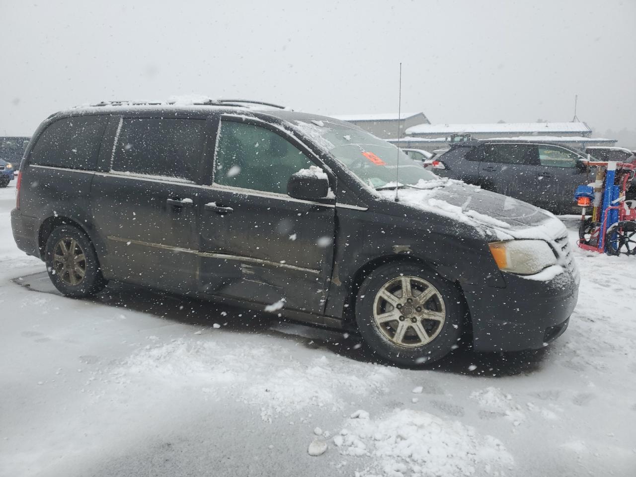 2010 Chrysler Town & Country - Image 4