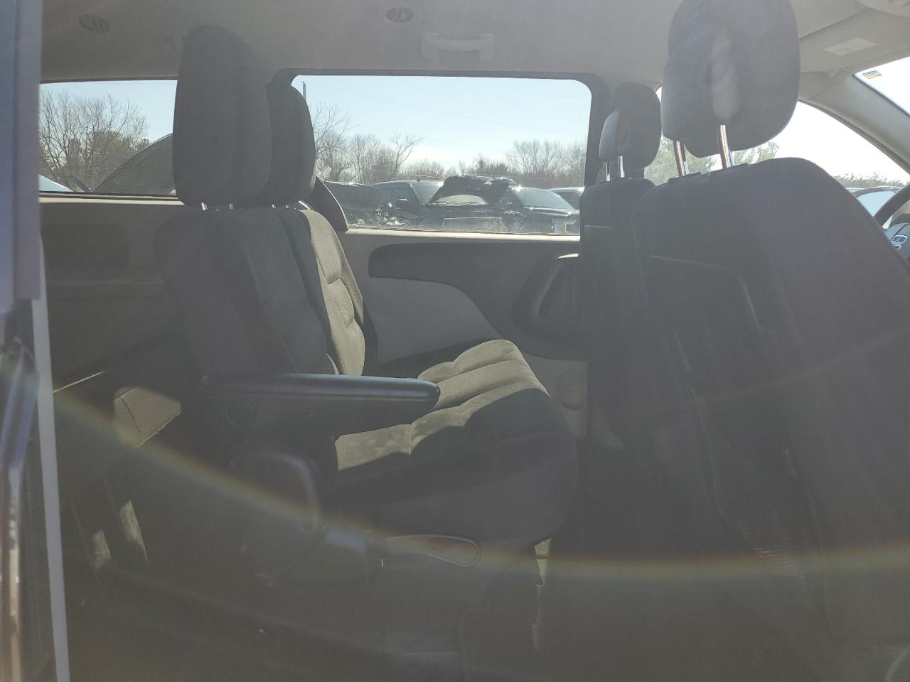 2019 Dodge Caravan - Image 11