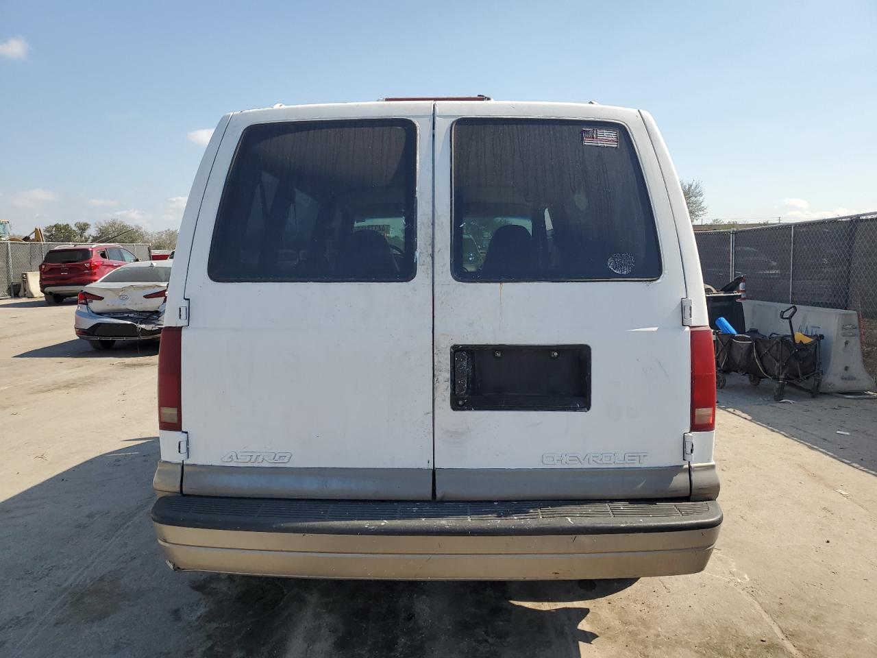 2001 Chevrolet Astro - Image 6