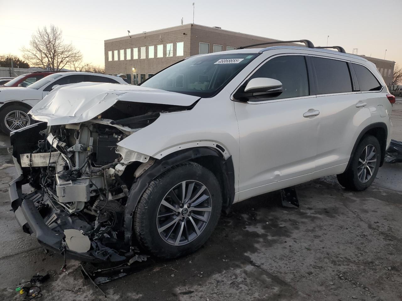 2017 Toyota Highlander - Image 1