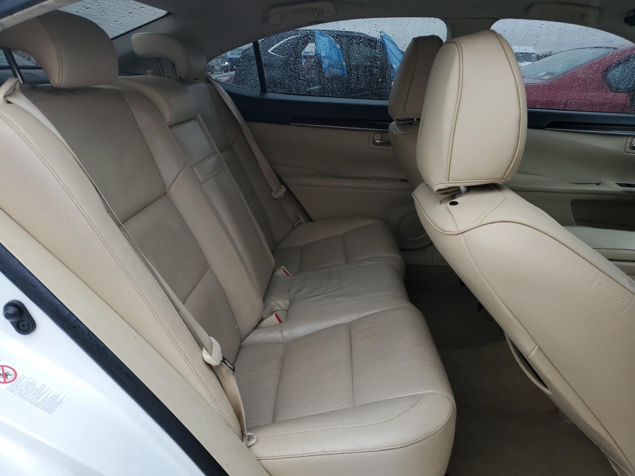 2014 Lexus ES - Image 10