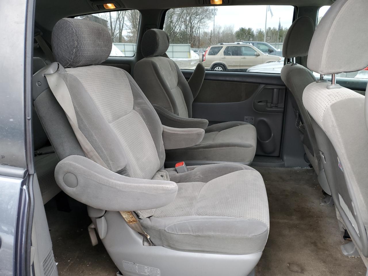 2010 Toyota Sienna - Image 11