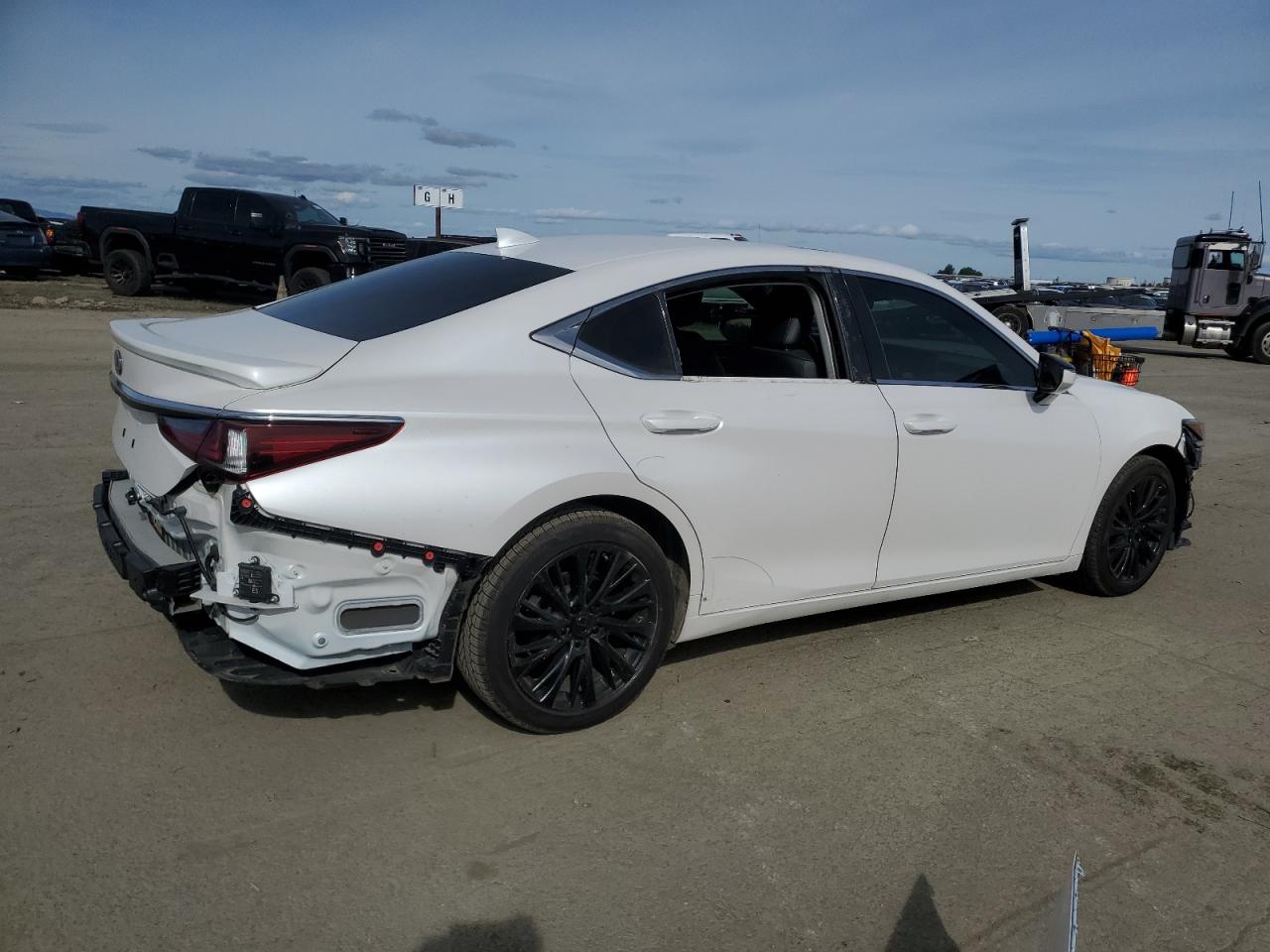 2019 Lexus ES - Image 3