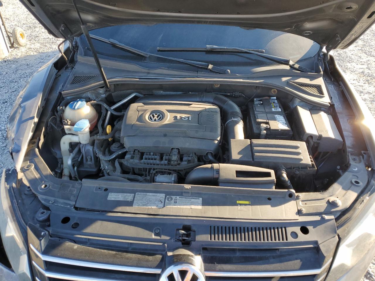 2015 Volkswagen Passat - Image 13