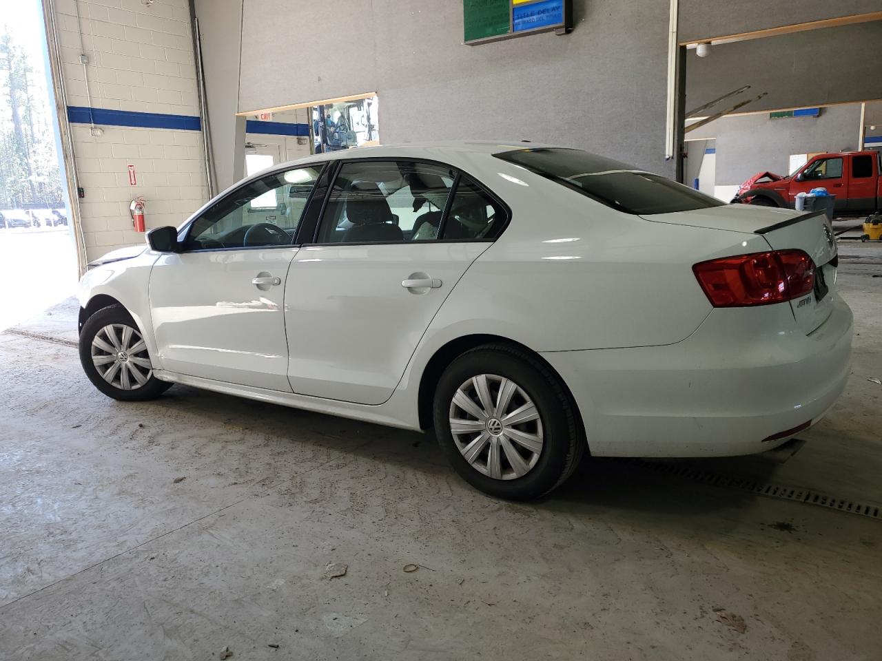 2014 Volkswagen Jetta - Image 2