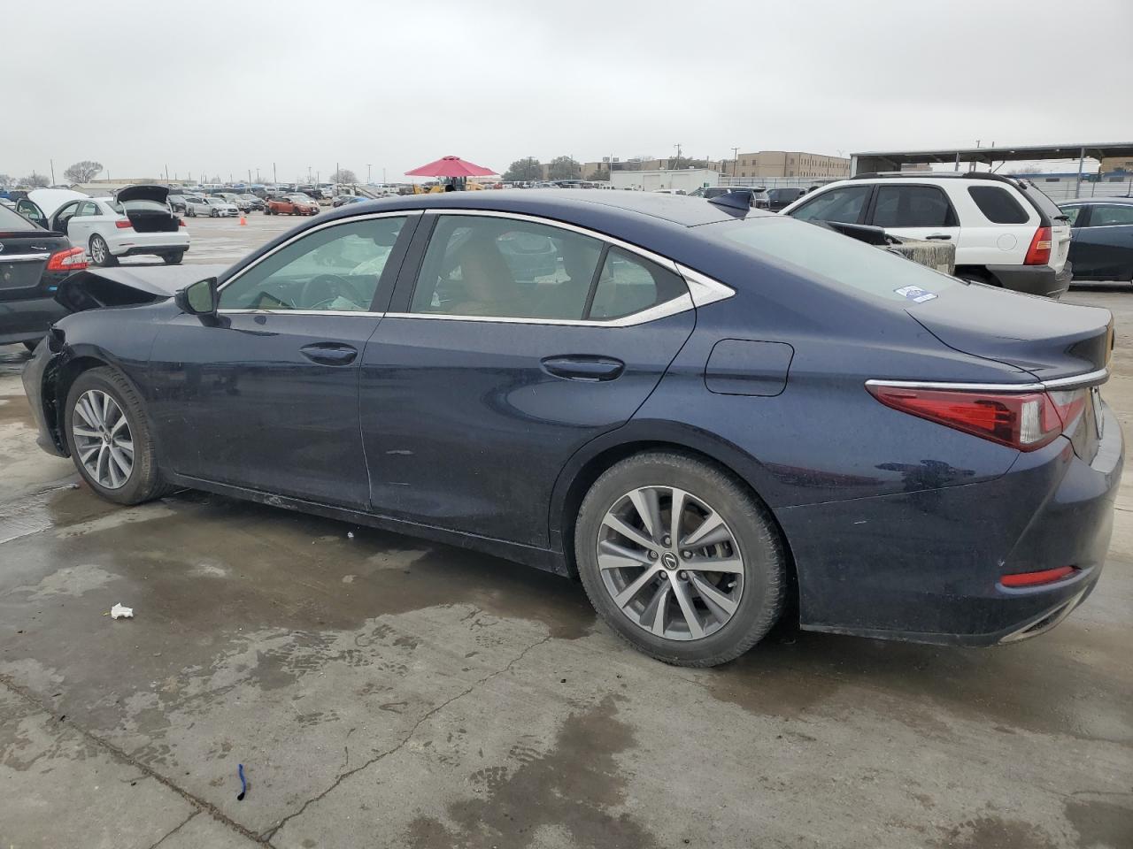 2020 Lexus ES - Image 2