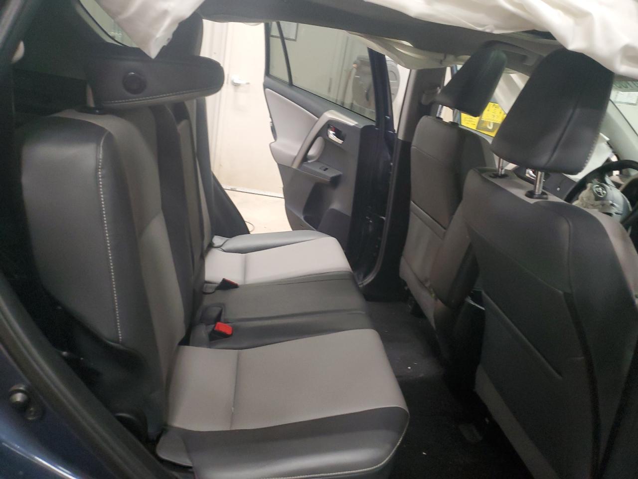 2014 Toyota RAV 4 - Image 11