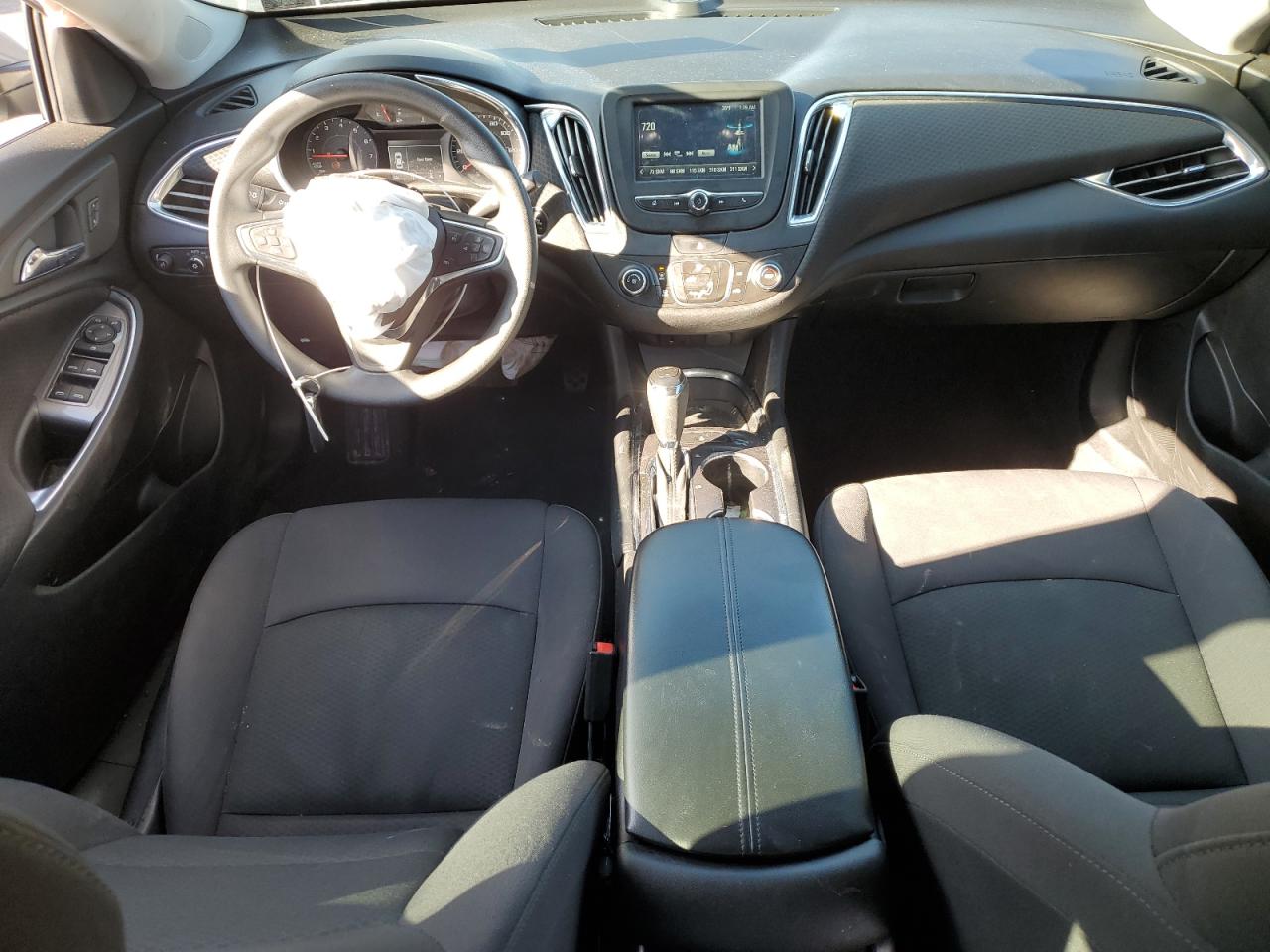 2018 Chevrolet Malibu - Image 8