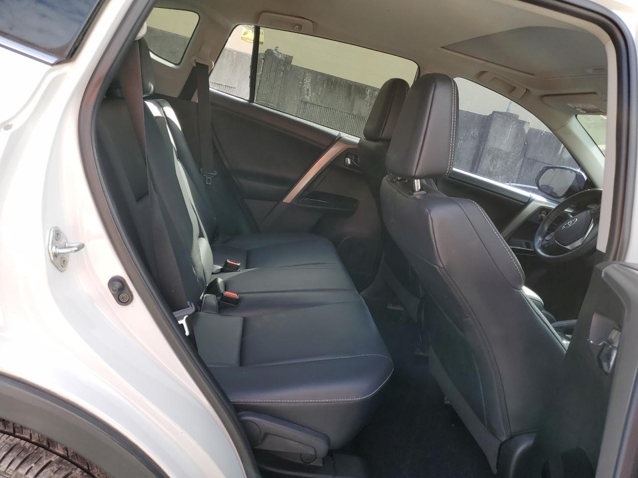 2017 Toyota RAV 4 - Image 11