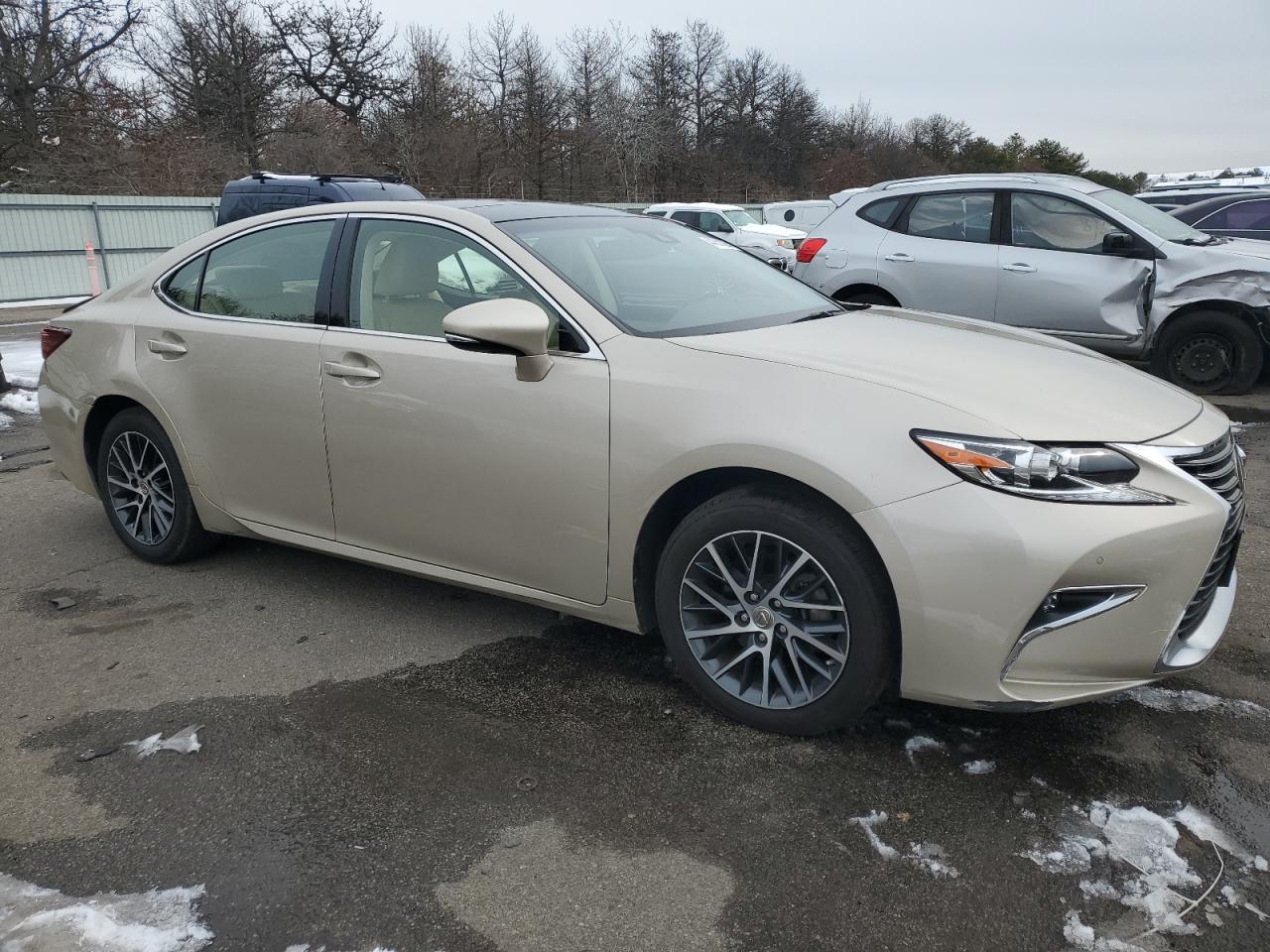 2017 Lexus ES - Image 4