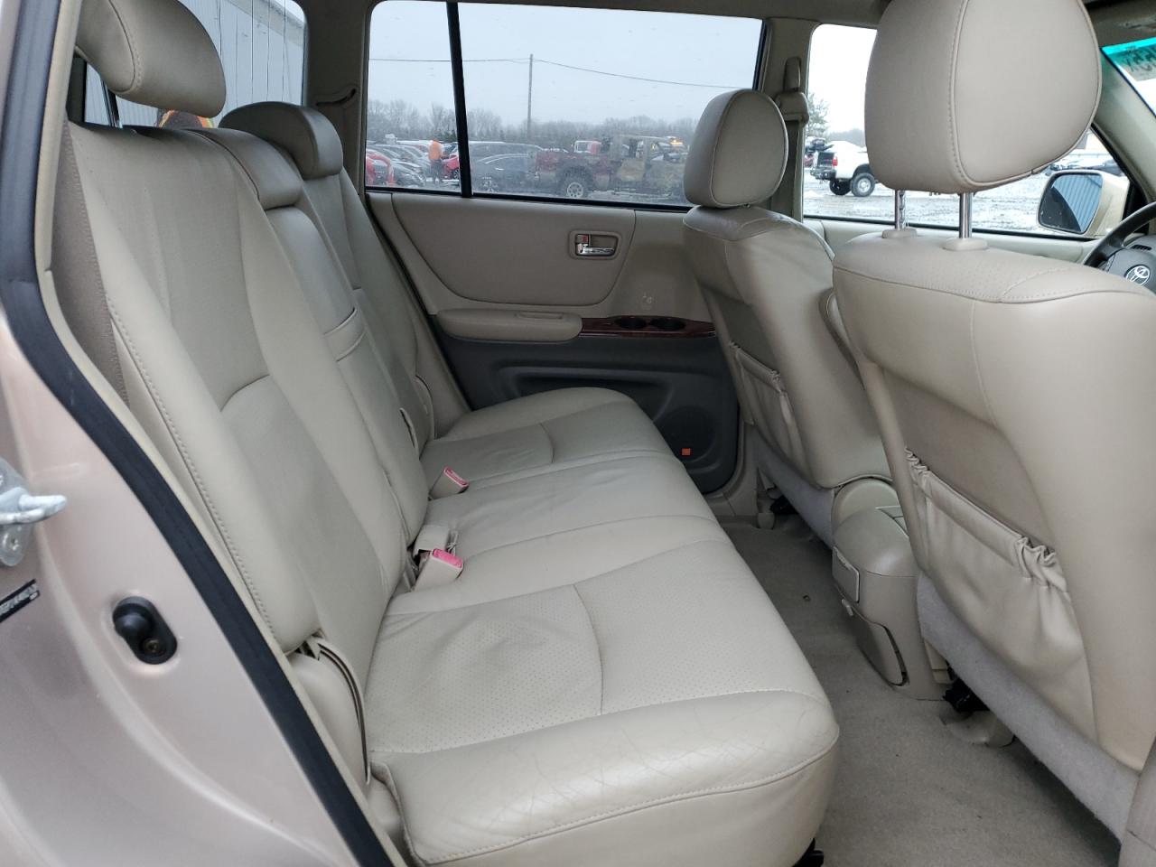 2004 Toyota Highlander - Image 11