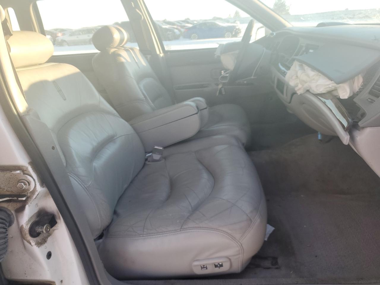 1997 Lincoln Town Car - Image 7