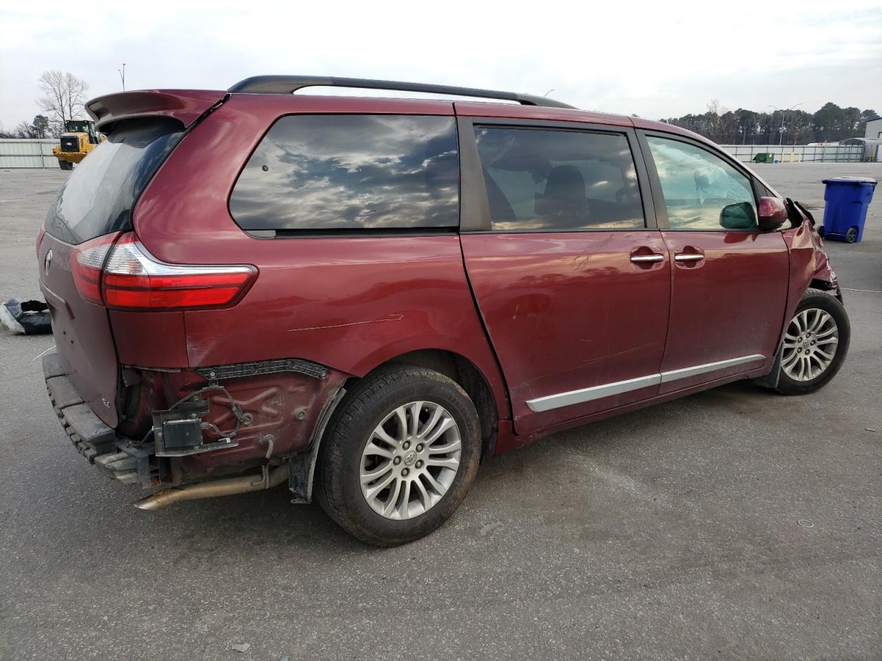 2015 Toyota Sienna - Image 3