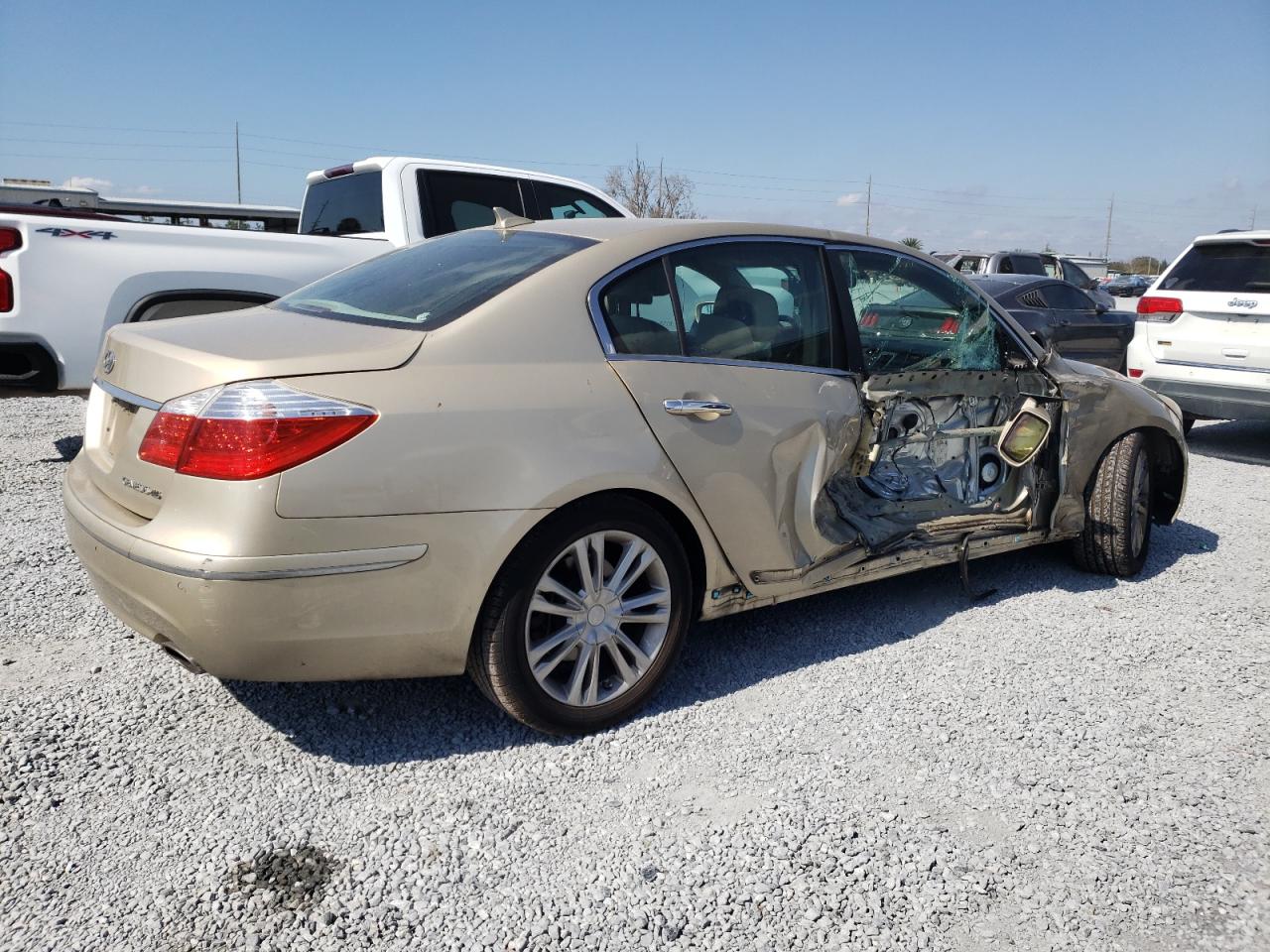 2011 Hyundai Genesis - Image 3