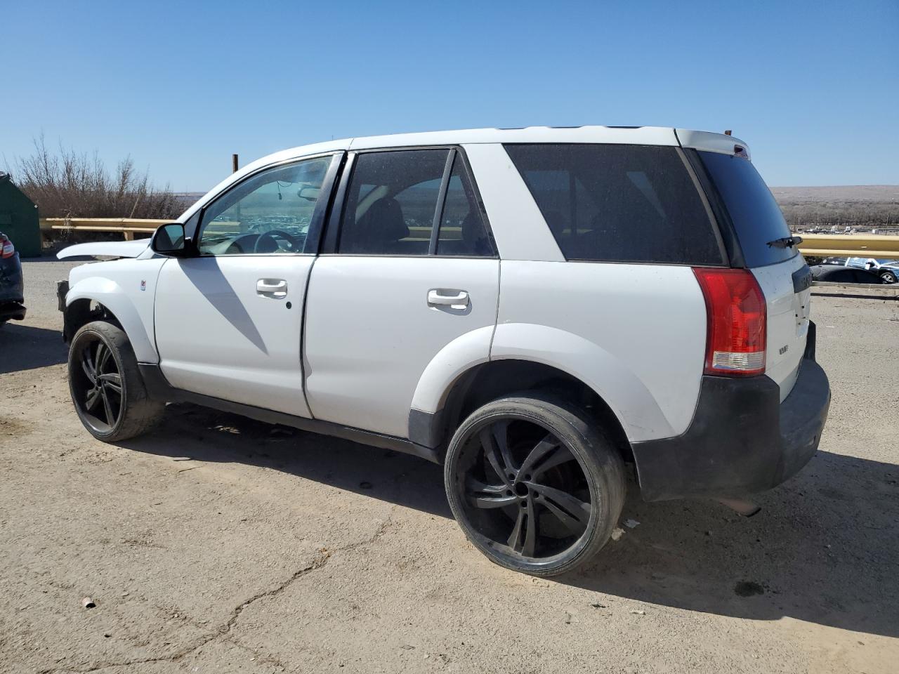 2005 Saturn VUE - Image 2