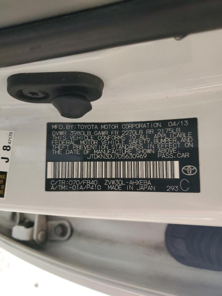 2013 Toyota Prius - Image 14