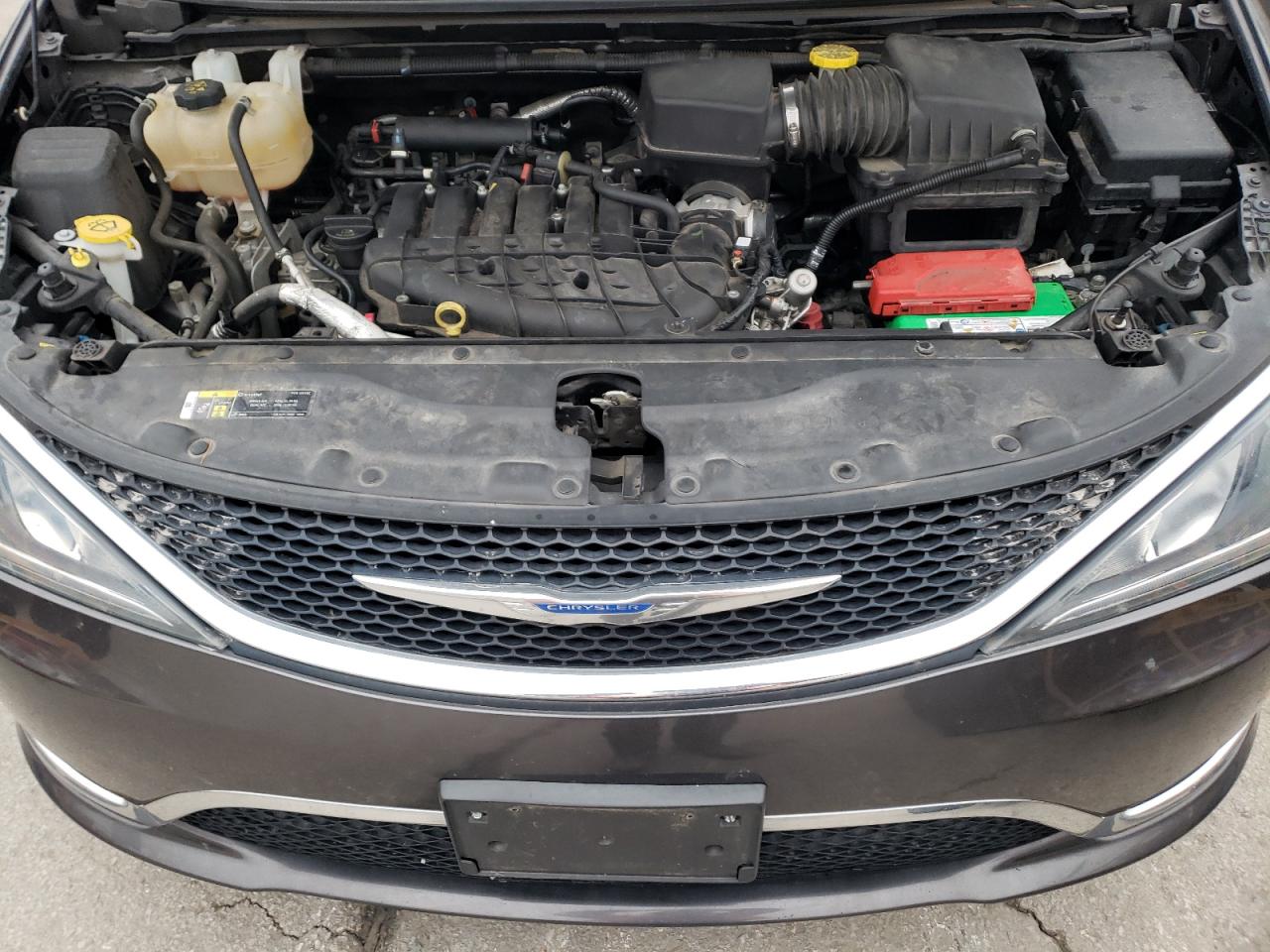 2018 Chrysler Pacifica - Image 12