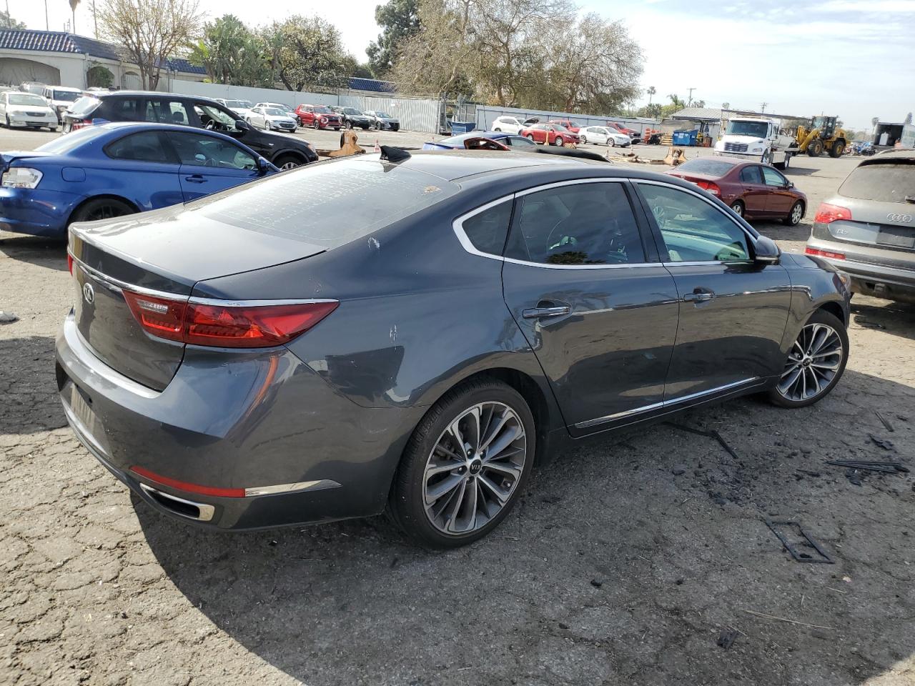 2017 Kia Cadenza - Image 3
