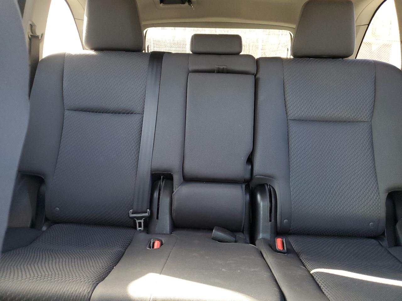2015 Toyota Highlander - Image 10